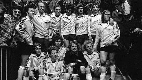 Deutschland hat sich bei der em 2020 zurückgemeldet und gegen titelverteidiger portugal 4:2 gewonnen. 1972 - Die Jahrhundertelf :: EM-Geschichte ...