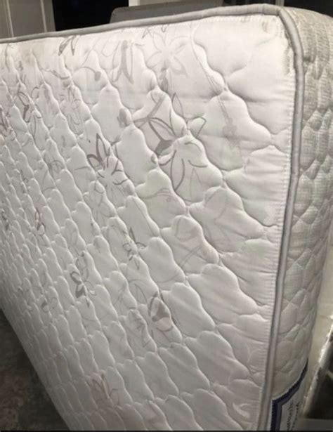 At sealy, we believe to be your best, you have to sleep your best. Queen Sealy Posturepedic-Preferred-Fabray very nice ...