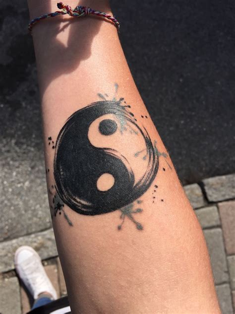 Yin Yang Tattoo On Hand Simple Tattoo Ideas