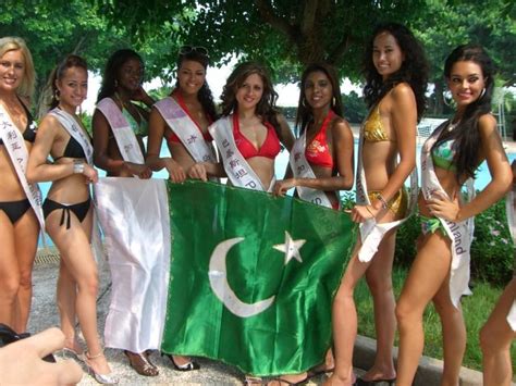 Beautiful Girls Wold Celebration 14th August Pakistan Independence Wallpapers My Site