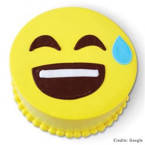 Laughing Emoji Cake Fondant Cakes In Pune Adult Cakes