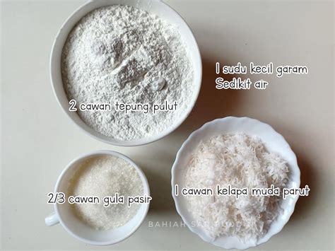 Kuih adalah makanan ringan menggigit bersaiz kecil atau makanan pencuci mulut yang biasa ditemui di indonesia, malaysia, singapura dan ada beberapa dari china selatan iaitu dari wilayah fujian dan canton, juga di belanda melalui zaman penjajahan di indonesia. Resepi Kuih Badak Kelantan Paling Sedap Di Abad Ni. Guna ...