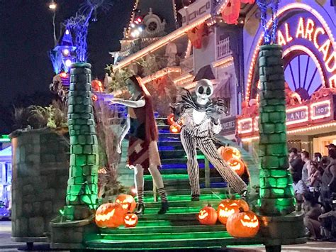 A Look At The New Halloween Frightfully Fun Parade At Disneyland