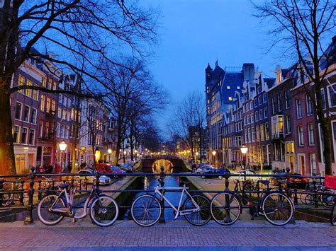 Descubre los hoteles más baratos en amsterdam con nuestro buscador de hoteles. Turismo en Ámsterdam: qué ver, qué comer y qué sentir | Vuelos, Vuelos baratos, Paises bajos