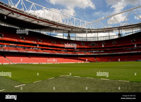 Emirates Arsenal Stadium Pitch Hi Res Stock Photography And Images Alamy