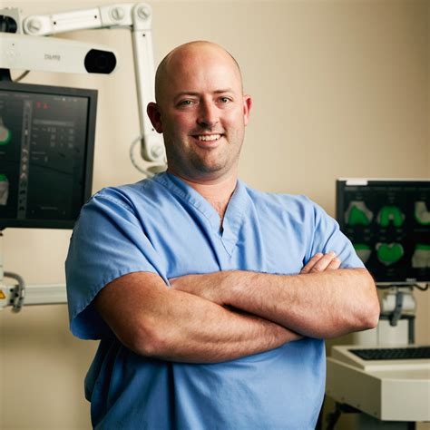 Dr Jon Cornelius Performs First Robotic Assisted Tkr