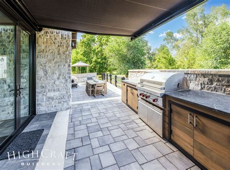 Outdoor Kitchens With Built In Barbeques