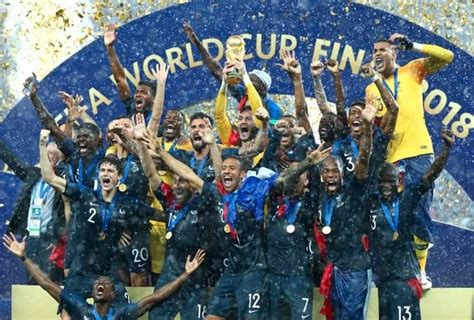 फीफा वर्ल्ड कप 2018 फ्रांस ने जीती ट्रॉफी क्रोएशिया ने दिल बॉलीवुड ने दोनों को दी बधाई fifa