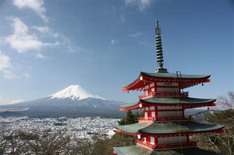 五重塔と富士山 Japan Web Magazine