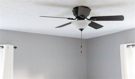Ceiling fans are fairly simple to operate. Which Way Should a Ceiling Fan Turn in the Winter?
