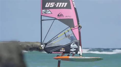 Robby naish is proud to present one of the new 2016 pro model sup boards, the penetrator. Vidéo : Robby Naish en windfoil à Hawaii
