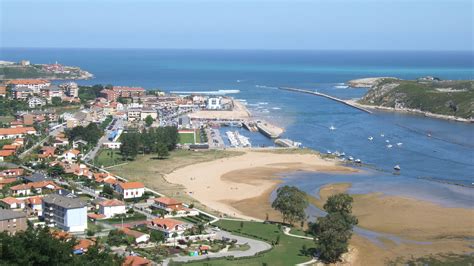 De superficie, con cocina, salón, 2 dormitorios y un baño con bañera y. PLAYAS DE SUANCES : Playas de Cantabria