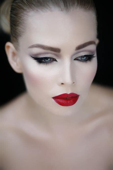 Neutral Cut Crease Winged Linger And Ruby Red Lips Classic Makeup