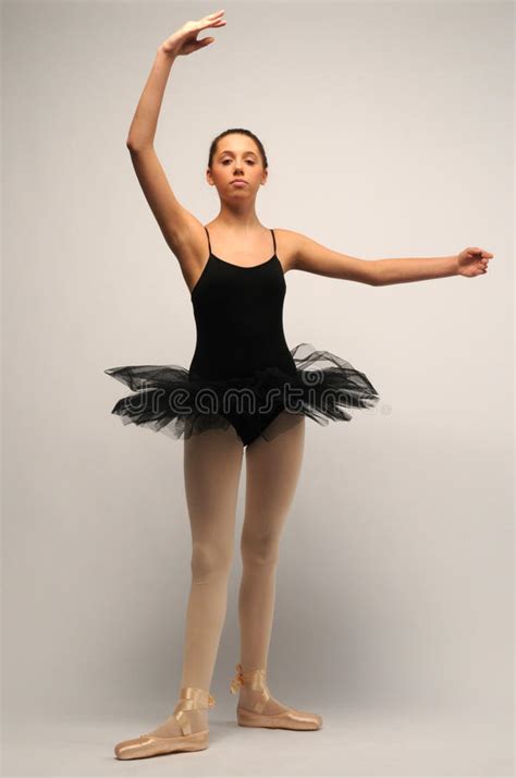Doudoune fille ikks excellent etat réversible les manches peuvent être enlevées. Jeune Ballerine Dans Le Tutu Noir Photo stock - Image ...