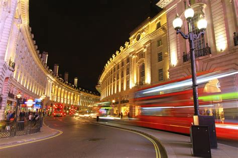 Piccadilly Circus With Images Piccadilly Circus London Town