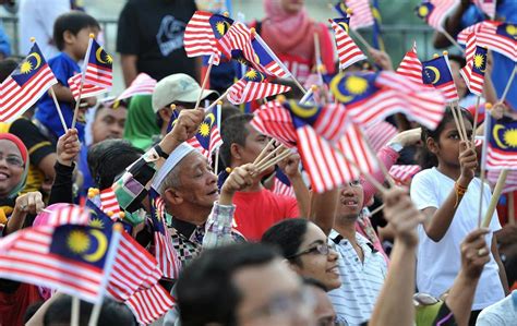 Amanat hari kebangsaan, perbarisan dan perarakan hari kebangsaan 2016 dan sambutan hari malaysia 2016 logo merdeka 2016#sehatisejiwa sehatisejiwa mencerminkan roh kesepaduan, kesefahaman, kekitaan dan kemanusiaan seluruh rakyat di negara ini selain melambangkan. Waytha Moorthy : Kibarkan Jalur Gemilang Semarakkan ...