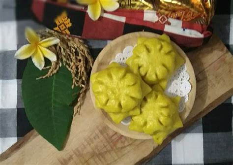 Pipihkan adonan bakpao, kemudian isi dengan meses cokelat atau. Resep Bakpao Bunga isi coklat dan keju oleh Anny Risyani ...