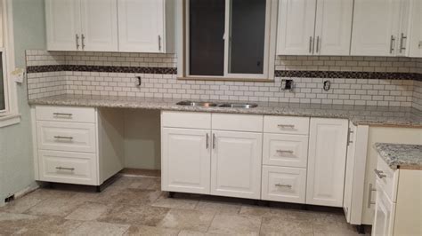 Browse our large selection of glass subway tiles and glass mosaic tiles finding the perfect glass tile for ideal for use as an accent strip, bathroom floor or kitchen backsplash. Life On Elizabeth: A kitchen in progress!