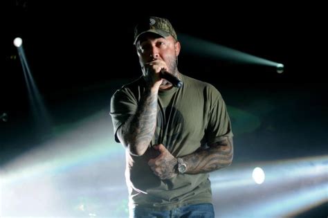 It's just aaron lewis doing his thing a little differently. Aaron Lewis (Staind) | Music is life, Singer, Songwriting