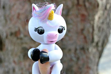 Free printable coloring pages and connect the dot pages for kids. The Holiday Site: Fingerlings Coloring Pages