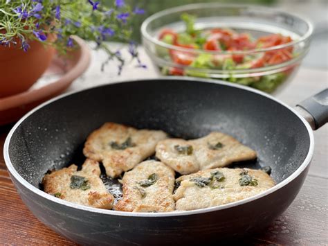 Le Scaloppine Di Tacchino Burro E Salvia Sono Un Secondo Veloce E Facile