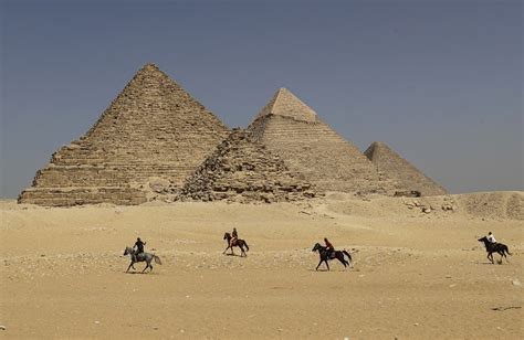 Egypt Probes Images Of Naked Couple Atop Pyramid Punch Newspapers