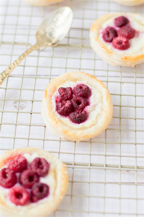 Easy Light Flaky Raspberry Puff Pastry Tart Recipe