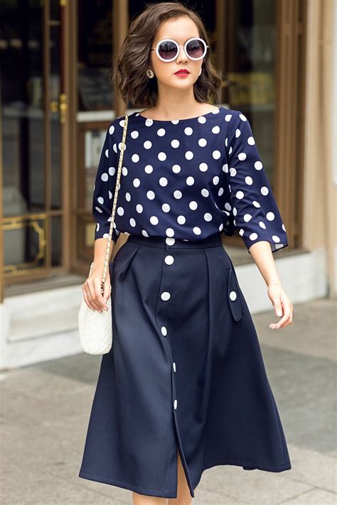 Pin By Tr Ng Ng Ng C L On Polka Dots Classic Style Women Classic Style Outfits Fashion