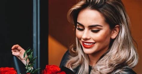 Hazes haalt dan zijn relatie aan met sarah van soelen, die volgens de zanger momenteel nog puur vriendschappelijk is. "Zij was er toen we beiden erg diep zaten": André Hazes ...