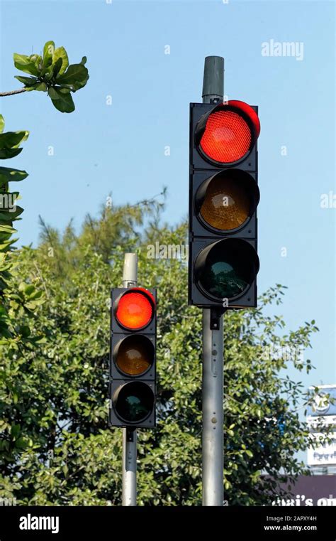 Two Signal Traffic Signal Hi Res Stock Photography And Images Alamy