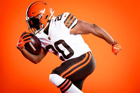 Browns New Uniforms Unveiled See The Return To The Classic Look