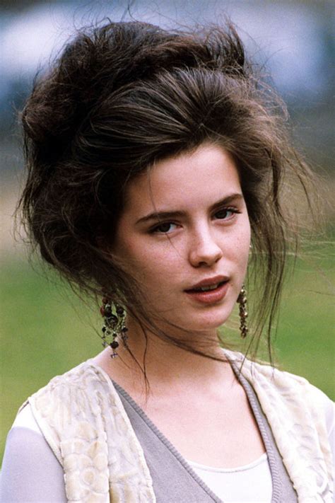 She acted in british costume dramas including prince of jutland (1994), cold comfort farm (1995), and emma (1996). Classify Kate Beckinsale