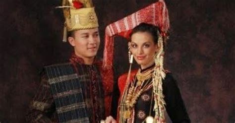 baju adat sumatera utara tradisi tradisional
