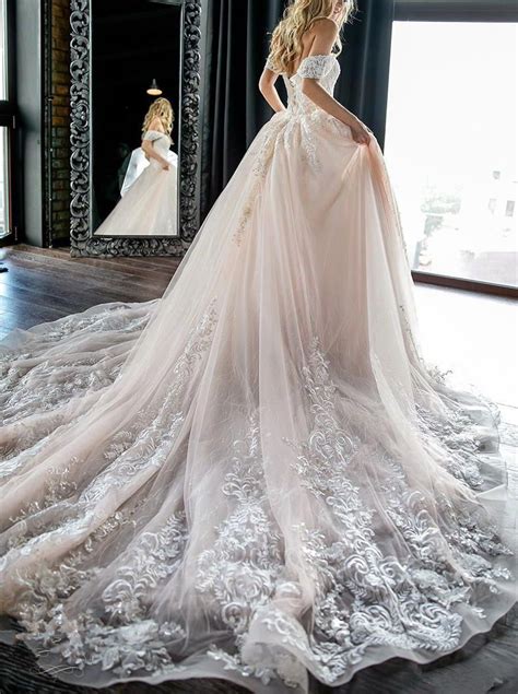 New 36 Wedding Dresses With Long Trains
