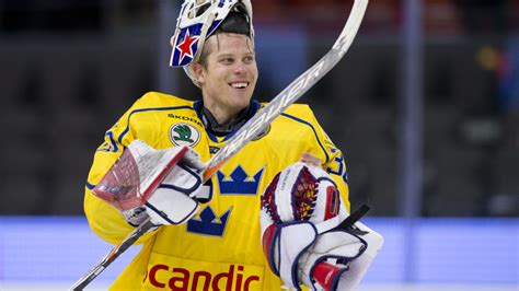 Om inget bakslag sker timmarna före match är landslagsmålvakten ombytt i den… Målvakten återvänder till SHL - HOCKEYSILLY