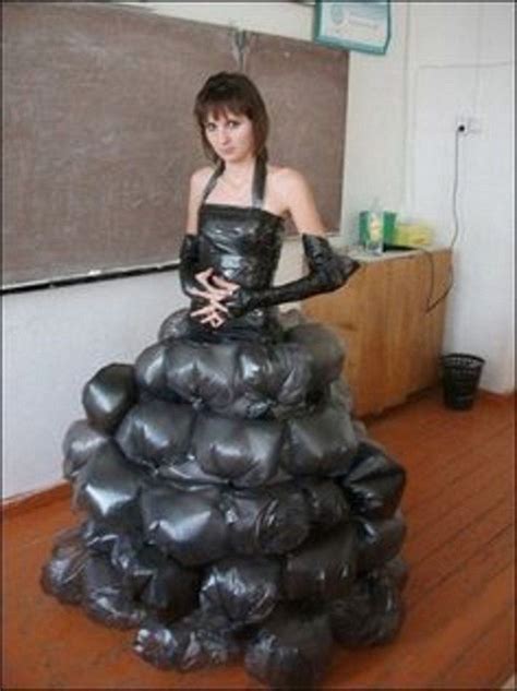 Ridiculous Prom Dresses That No One Like To Wear 30 Photos Recycled Dress Worst Prom