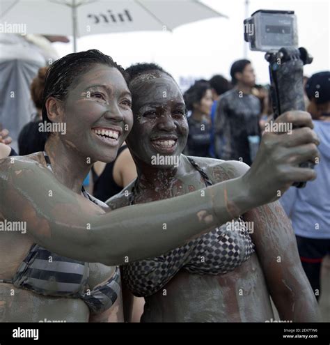 18 July 2015 Bryeong South Korea Peoples Player Mud Pool During