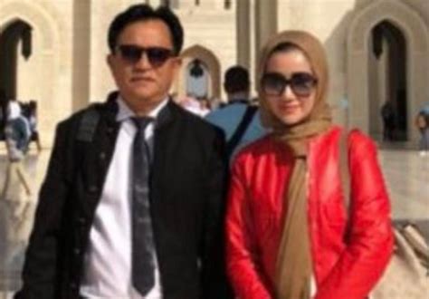 Yusril Ihza Mahendra Posting Foto Dengan Wanita Cantik Netizen Ramai Ramai Berkomentar Fajar