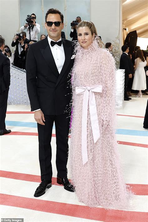 Met Gala 2023 Co Host Roger Federer Arrives With Wife Mirka Daily Mail Online