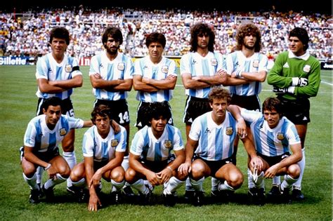 Gardens ubicado en la ciudad de calcuta, la selección argentina conducida tácticamente por el entrenador carlos salvador bilardo derrotaba a la selección de hungría por 3 a 0. SELECCIÓN DE ARGENTINA en el Mundial de 1982 | Argentina ...