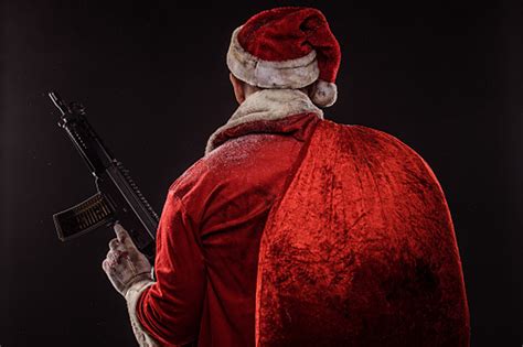 Trailer Mel Gibson Is A Gun Toting Santa
