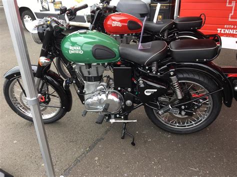 Harga royal enfield classic 350 2020 di indonesia dimulai dari rp 76,7 juta. Royal Enfield Classic 500 Redditch green side