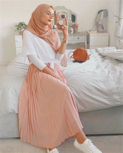 21 Modest Ways To Style Long Pleated Skirts With Hijab Fashion Zahrah Rose Hijabista Fashion