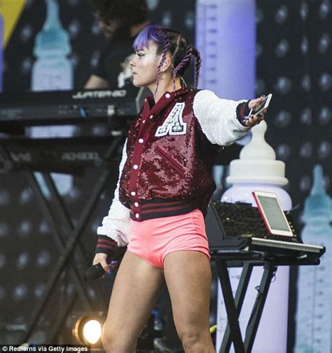 Lily Allen Debuts Purple Fringe As She Twerks In Tiny Hotpants Daily Mail Online