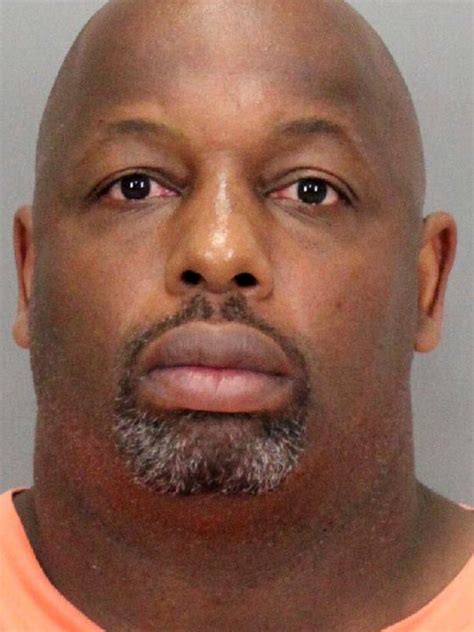 Former Nfl Star Dana Stubblefield Accused Of Raping Disabled Woman