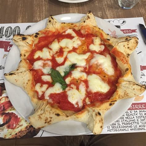 Neapolitan Style Pizza With Ricotta Filled Crust From Pizzeria 400