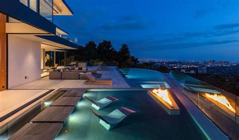 Pin By Ozzie On Pool Luxury Modern Homes Hollywood Hills Homes Architecture