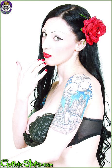 Spookylinks News Gothic Fetish Fantasy Blog Archive Mistress Domiana Nail Queen