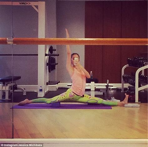 Jessica Michibata Snaps A Selfie While Performing The Splits Daily Mail Online