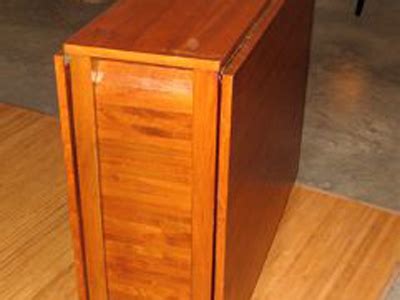 Gbp prices are indicative, correct euro pricing is shown in the checkout. Metro Modern - Drop-Leaf & Gate Leg Table & Four Chairs